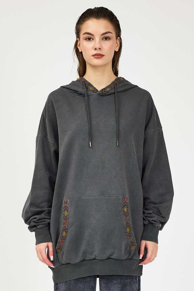 Gunmetal Kapşonlu Nakışlı Sweatshirt- Kadın
