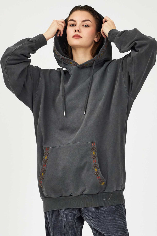 Gunmetal Kapşonlu Nakışlı Sweatshirt- Kadın