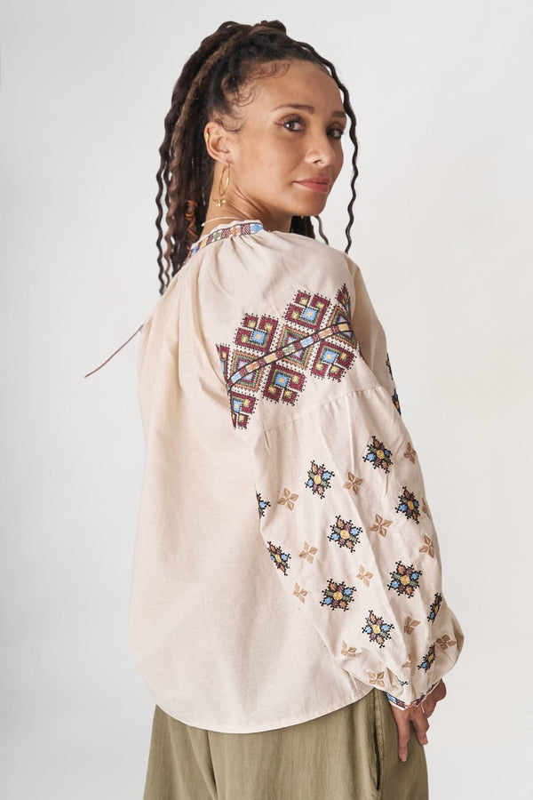 Mozaik Çiçek Desenli Bluz – (Ön Satış)