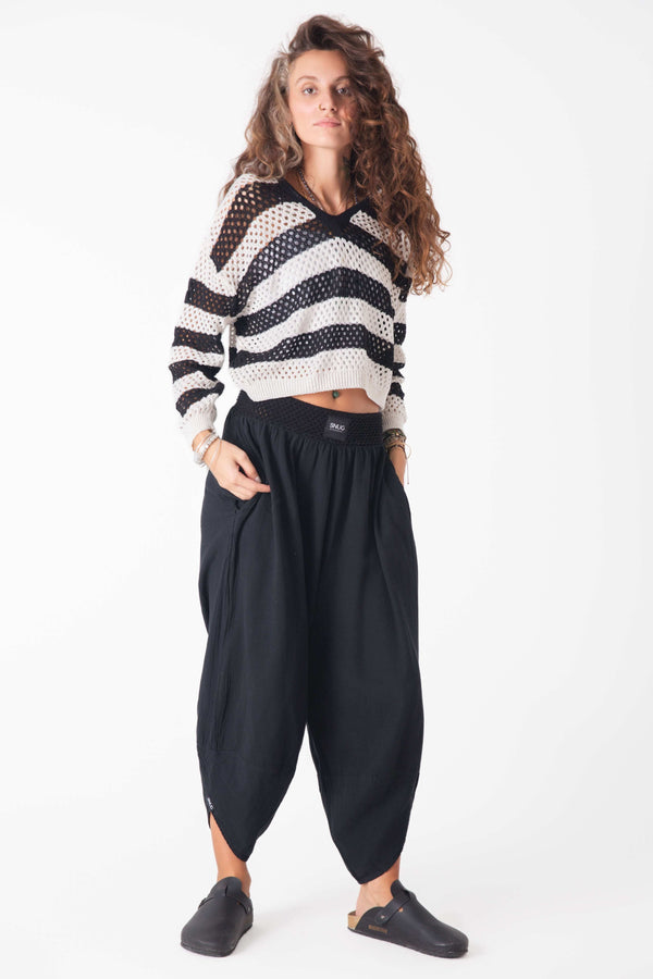 Siyah-Beyaz Kapüşonlu Crop Kazak - snugbrandwear