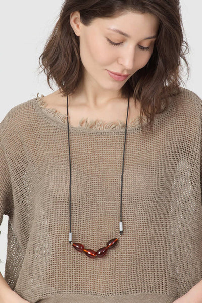 Karamel Boho Pamuk Bluz ile doğal taşlı kolye, boho tarzı yazlık giysi.