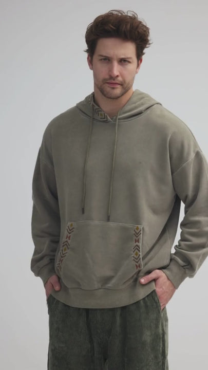 Sage Kapşonlu Nakışlı Sweatshirt, %100 pamuklu, elyaf, kış için uygun, manken 185cm, 78kg, L/XL beden.